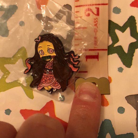 Demon Slayer Nezuko Kamado Manga Metal Enamel Pin Brooch - Picture 5 of 6